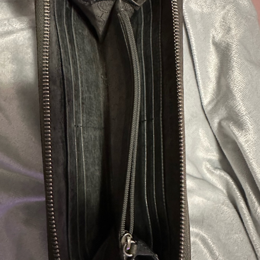Authentic MK Wallet - Picture 4 of 4